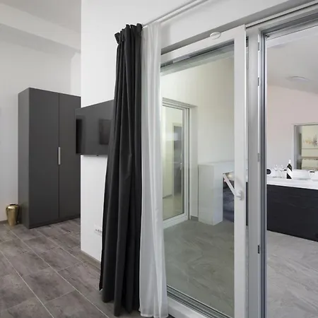 Euphoria Mit Pool, Sauna Und Whirlpool *
