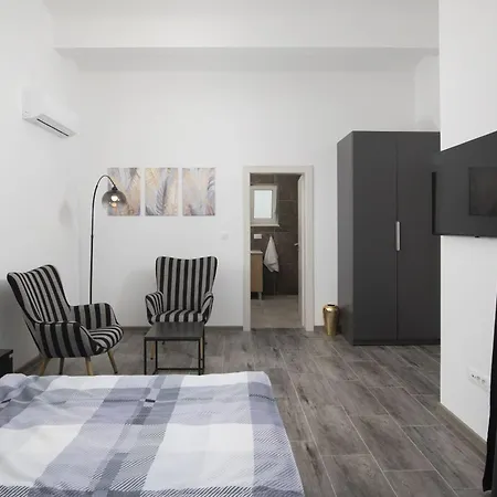 Vakantiehuis Euphoria Mit Pool, Sauna Und Whirlpool