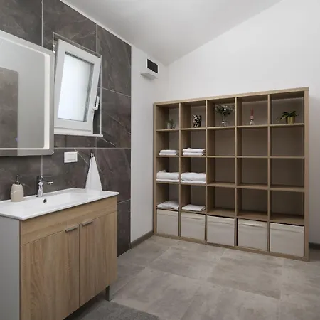 Euphoria Mit Pool, Sauna Und Whirlpool Ferienhaus Višnjan