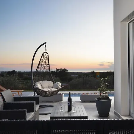 Prázdninový dům Euphoria Mit Pool, Sauna Und Whirlpool Višnjan