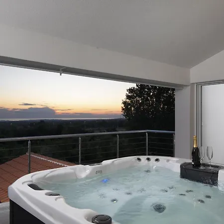 Prázdninový dům Euphoria Mit Pool, Sauna Und Whirlpool Višnjan